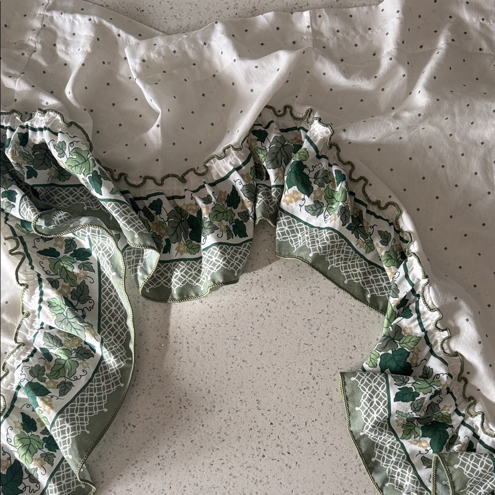 Sweet window Valance Curtain Ruffles Green and White